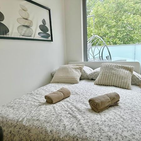 Rooftop Apartment With Balcony & Free Parking Wina Bagian luar foto