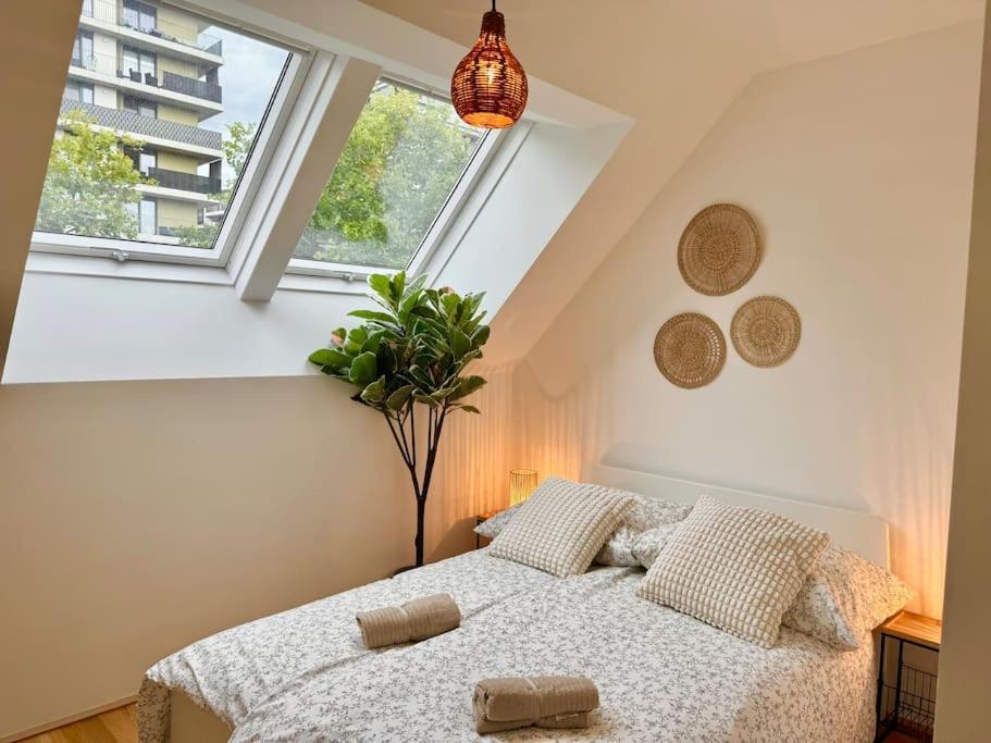 Rooftop Apartment With Balcony & Free Parking Wina Bagian luar foto