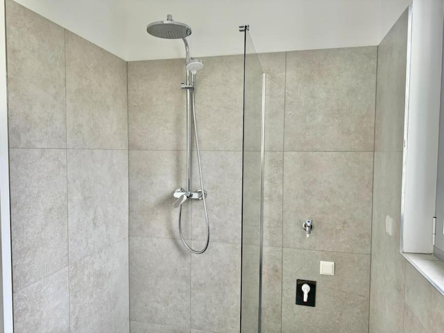 Rooftop Apartment With Balcony & Free Parking Wina Bagian luar foto