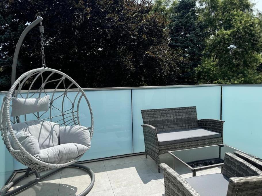 Rooftop Apartment With Balcony & Free Parking Wina Bagian luar foto
