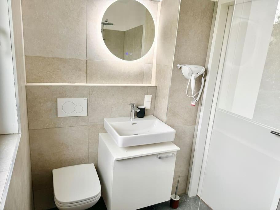 Rooftop Apartment With Balcony & Free Parking Wina Bagian luar foto